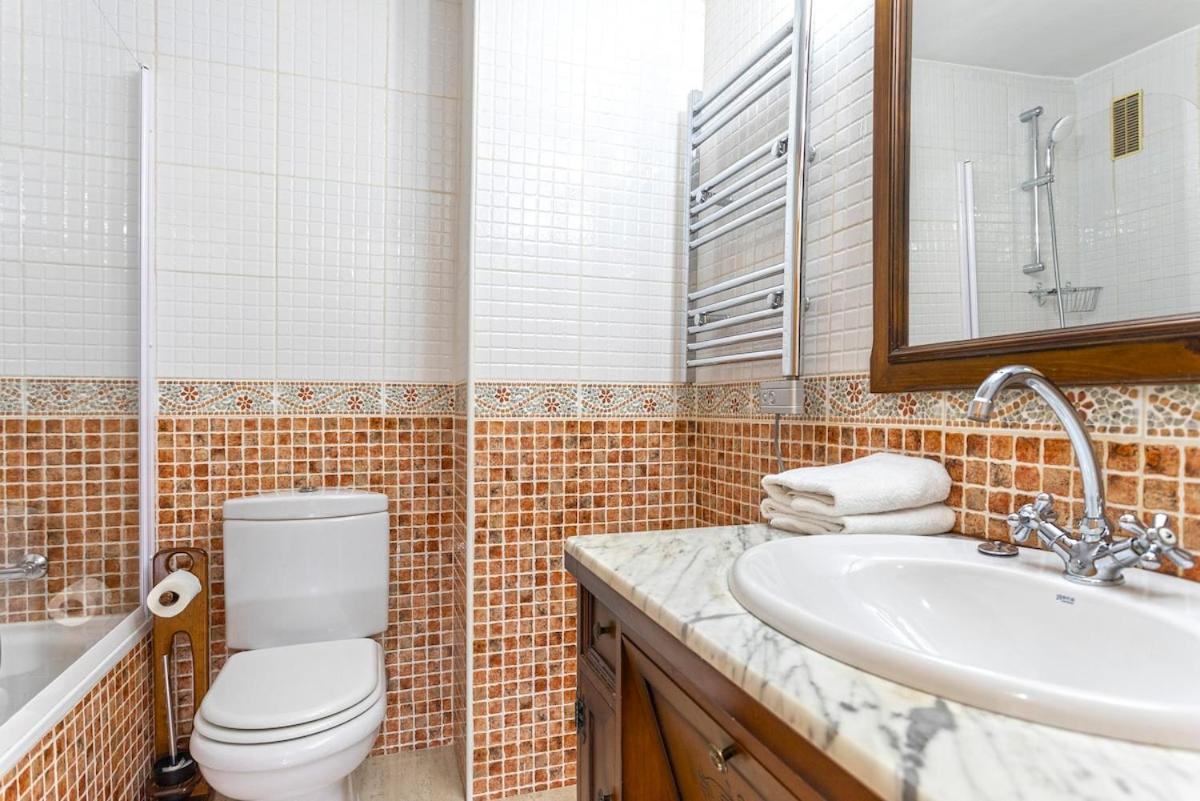 -Malagasunapts- West Beach Malaga Seafood & Relax Экстерьер фото